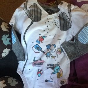 Mini Shatsu Onesie Long Sleeve 6 months Headphones